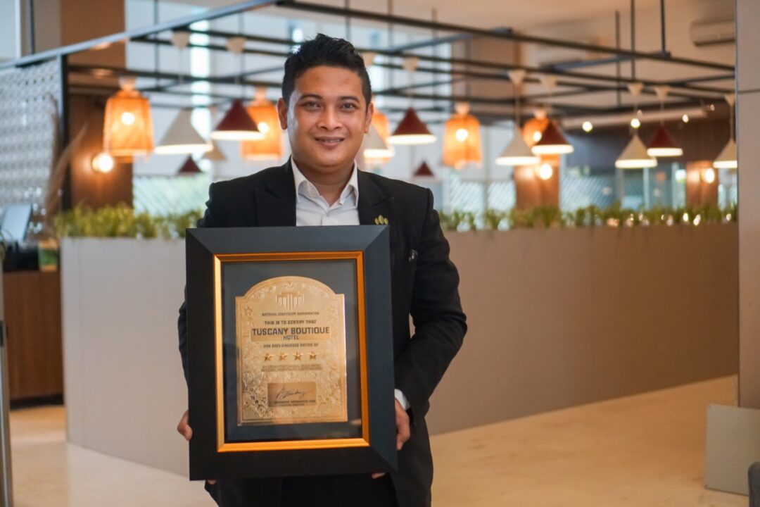 Eksekutif Asisten Manager (EAM) Tuscany Boutique Hotel Dimas Anandhito